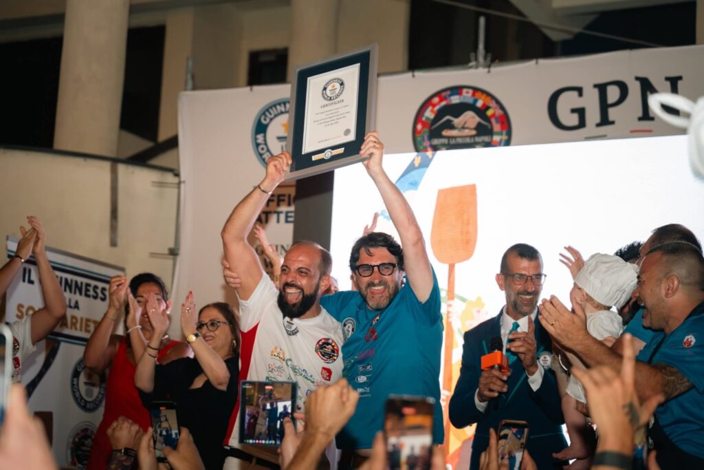 4 tons of pizza in 12 hours: a new Guinness World Record and a powerful ...