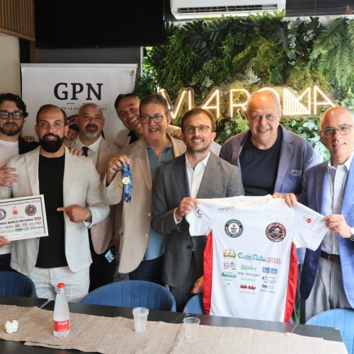 𝐆𝐮𝐢𝐧𝐧𝐞𝐬𝐬 𝐖𝐨𝐫𝐥𝐝 𝐑𝐞𝐜𝐨𝐫𝐝𝐬 per la produzione e distribuzione di 𝟭2.𝟬𝟬𝟬 pizze in Beneficenza.